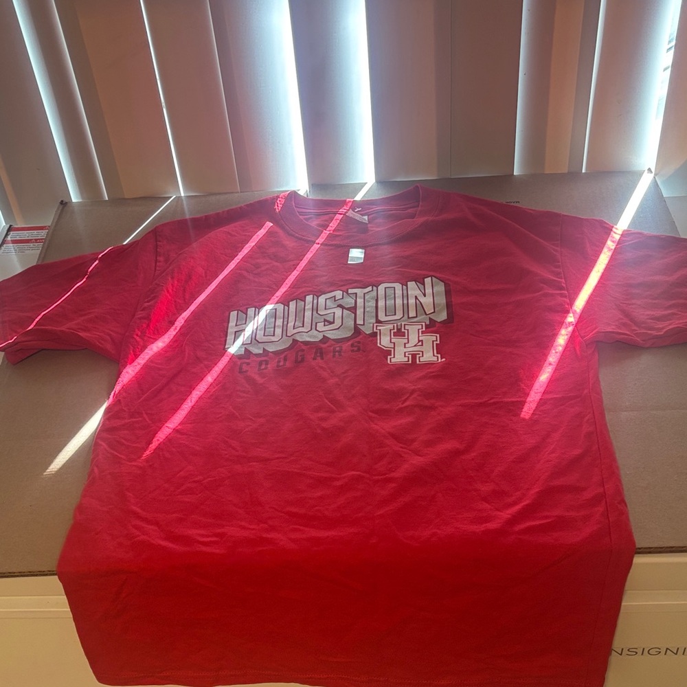 Red Houston Cougars T-Shirt youth size XL